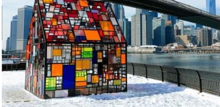 【广州门窗展聚焦·前沿建筑】纽约艺术家设计五彩斑斓有机玻璃房如梦幻屋