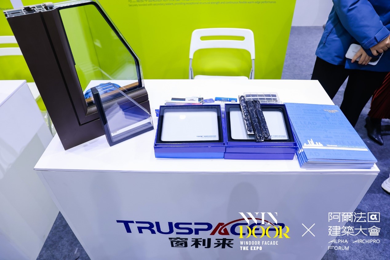 WINDOOR门窗幕墙展隔热条北极星获奖展示买家交流现场