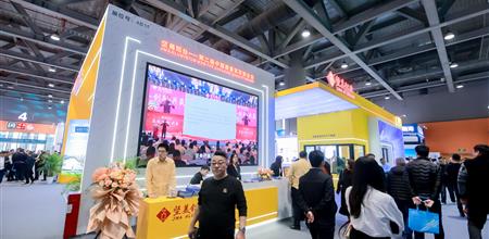 坚美铝业亮相广州门窗展会，现场揭晓未来门窗趋势