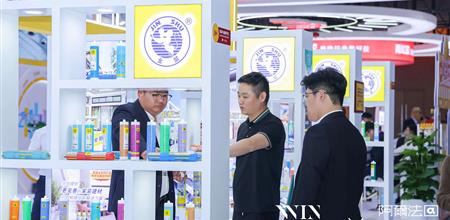 建筑胶新品亮相，门窗厂采购来WINDOOR门窗展会