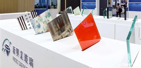 有色玻璃创新应用与厂家齐聚阿尔法建筑论坛