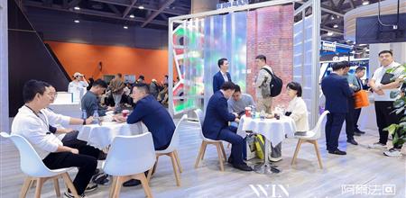 聚碳酸酯耐力板新品首发：WINDOOR门窗展会PC板厂家推出“抗紫外线 + 阻燃”双功能板材