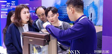 断桥铝推拉窗选购避坑指南：WINDOOR门窗展会专家教你辨别型材厚度与五金适配性