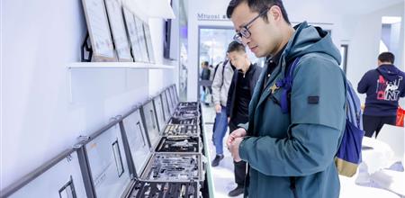 上悬窗手摇开窗器选购：看手感、查传动结构