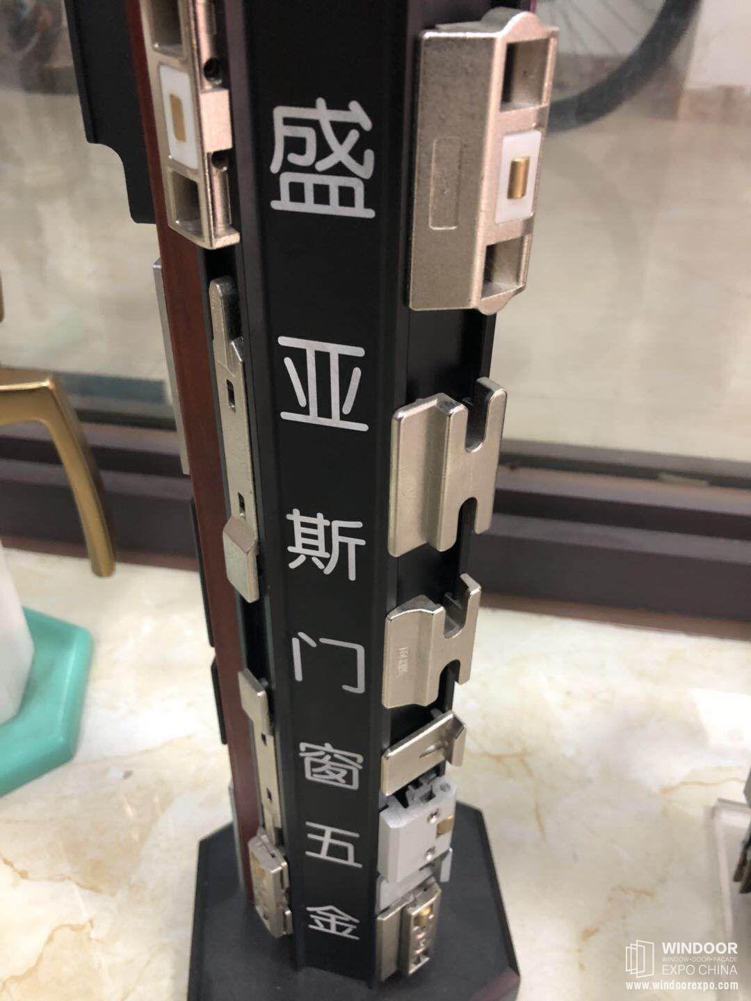平开窗五金件