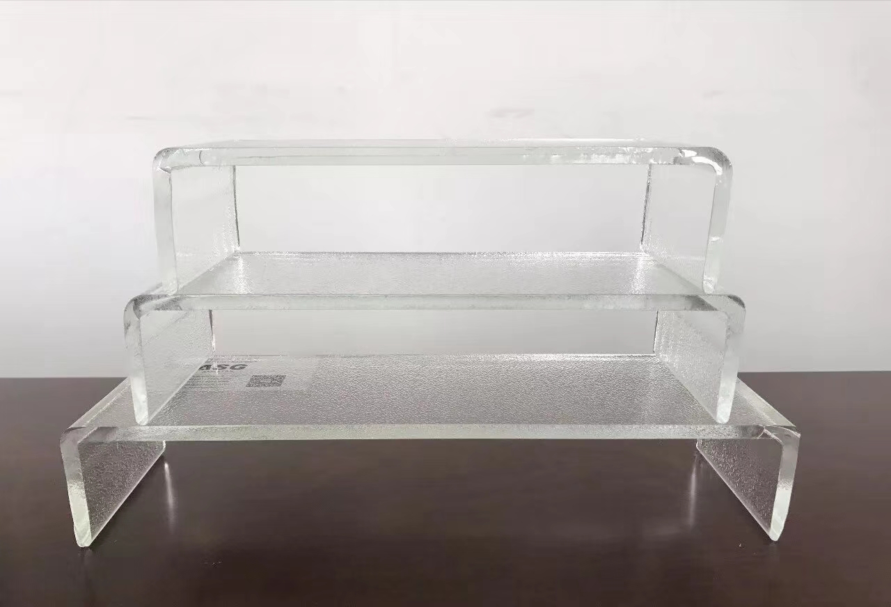 超白U型玻璃、在线镀膜U型玻璃、平丝U型玻璃、特殊定制U型玻璃等。