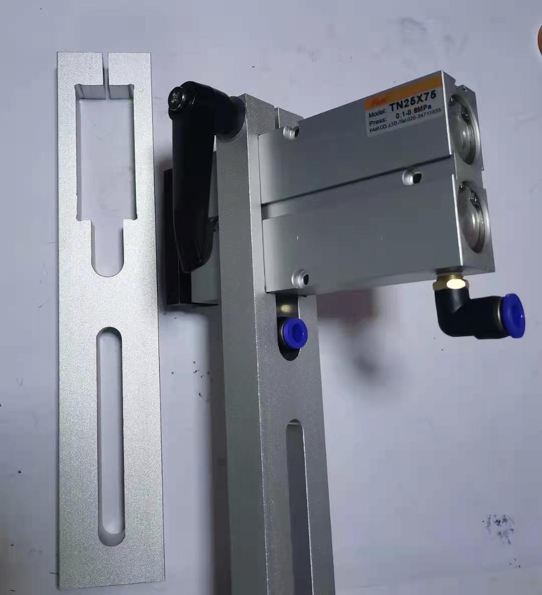 方型气缸及其夹具